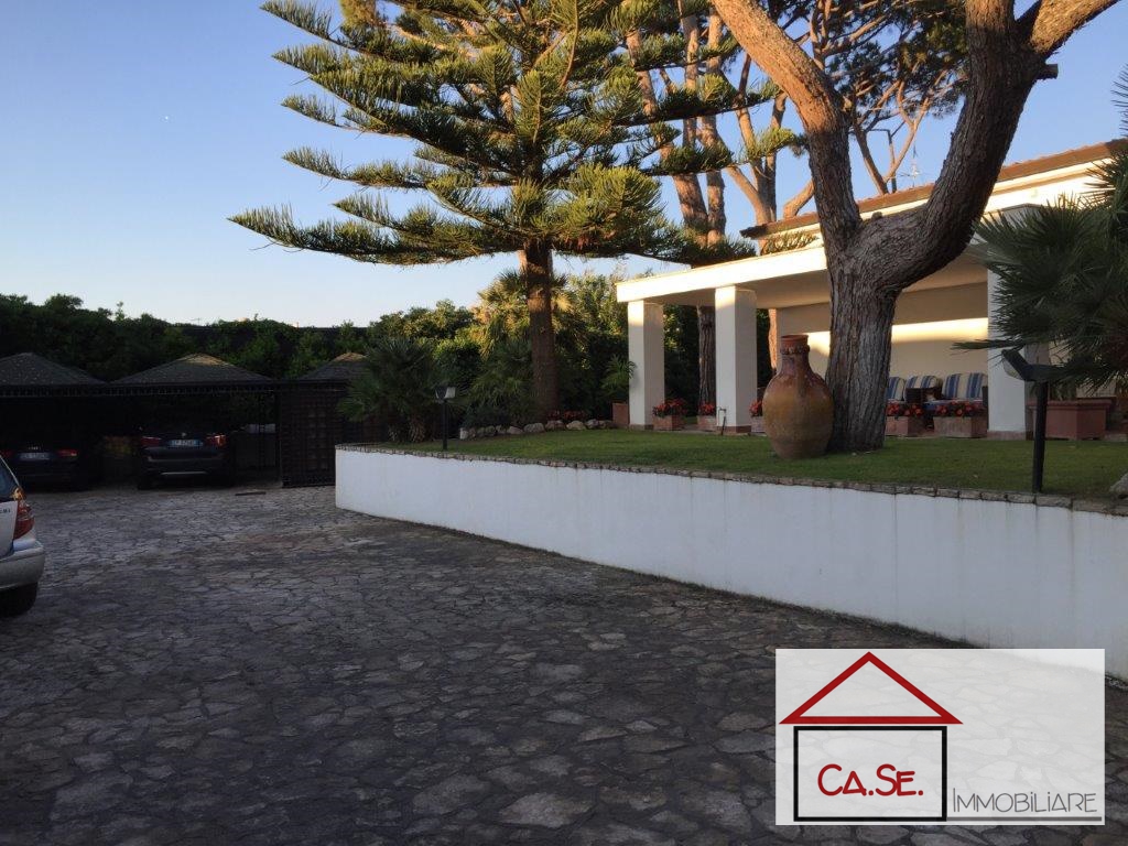 Villa ROMA vendita  Roma  Case Immobiliare di Serena Di Ienno